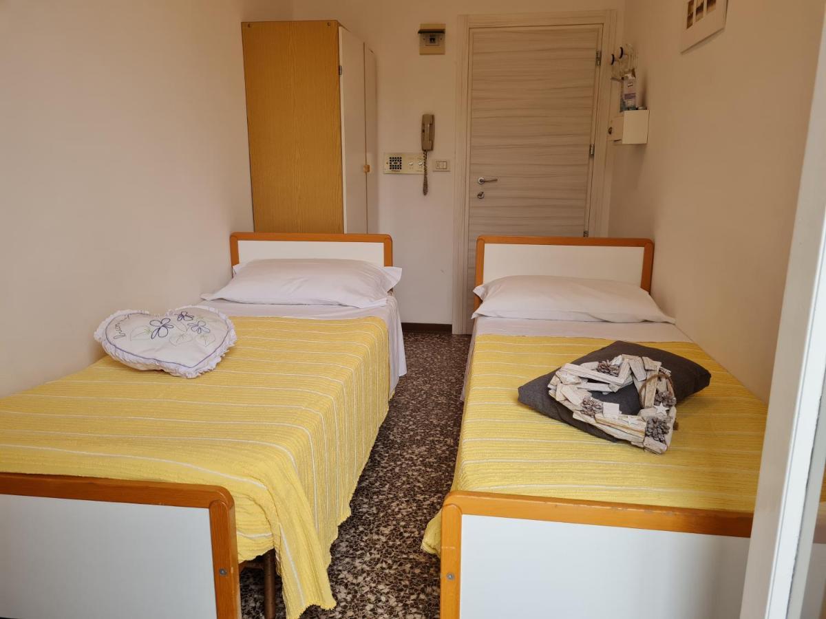 Hotel Marconi Miramare Rimini Zewnętrze zdjęcie