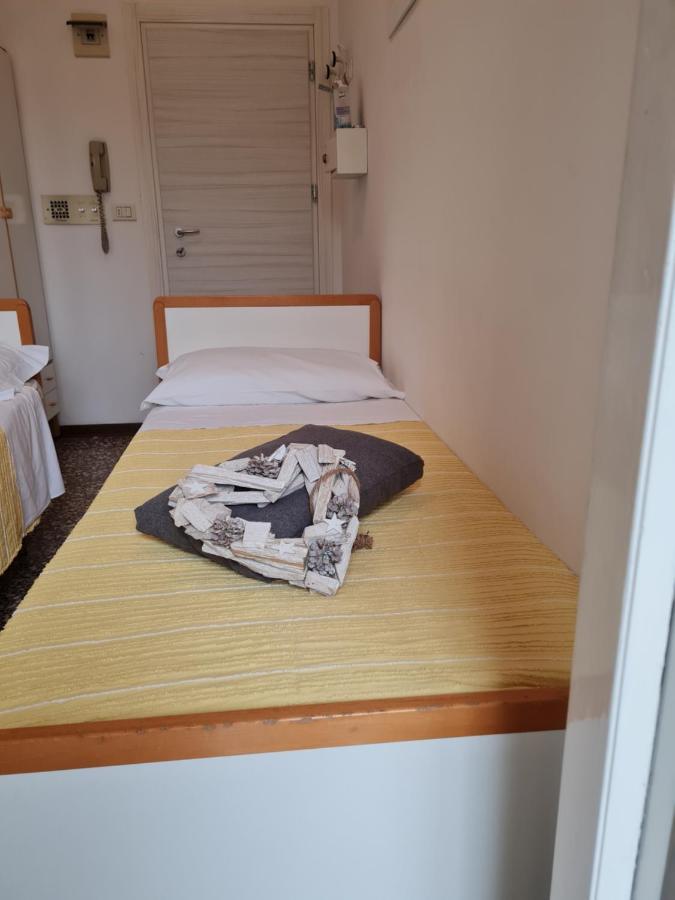 Hotel Marconi Miramare Rimini Zewnętrze zdjęcie