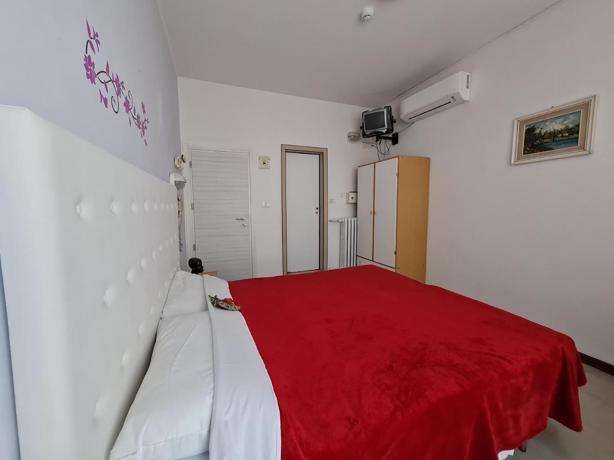 Hotel Marconi Miramare Rimini Zewnętrze zdjęcie