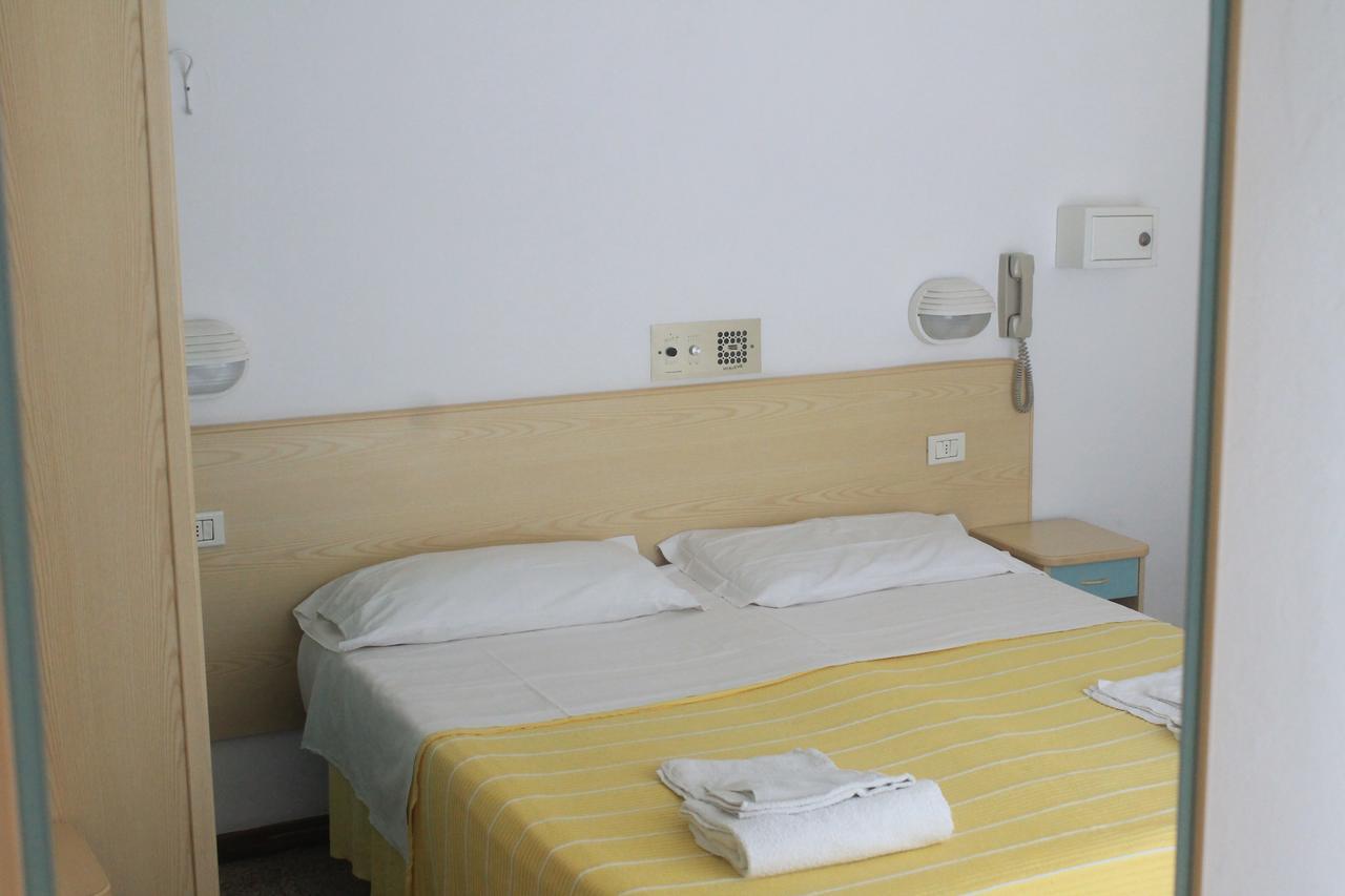 Hotel Marconi Miramare Rimini Zewnętrze zdjęcie